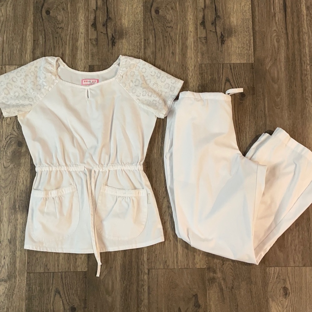 Koi scrub top/Landu scrub pants